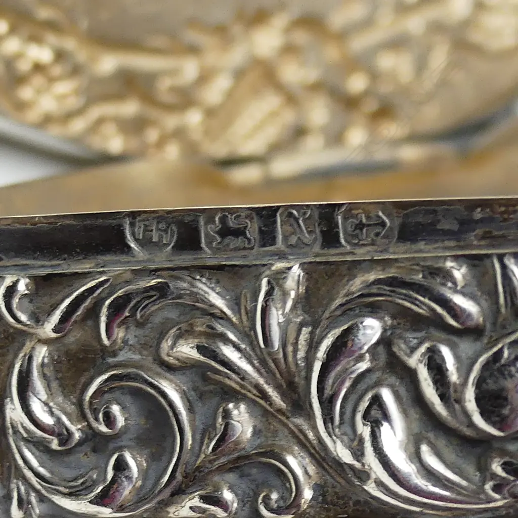 A Victorian silver trinket box Image 1++