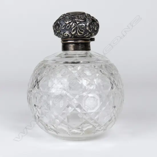 An Edwardian large silver topped cut crystal scent bottle