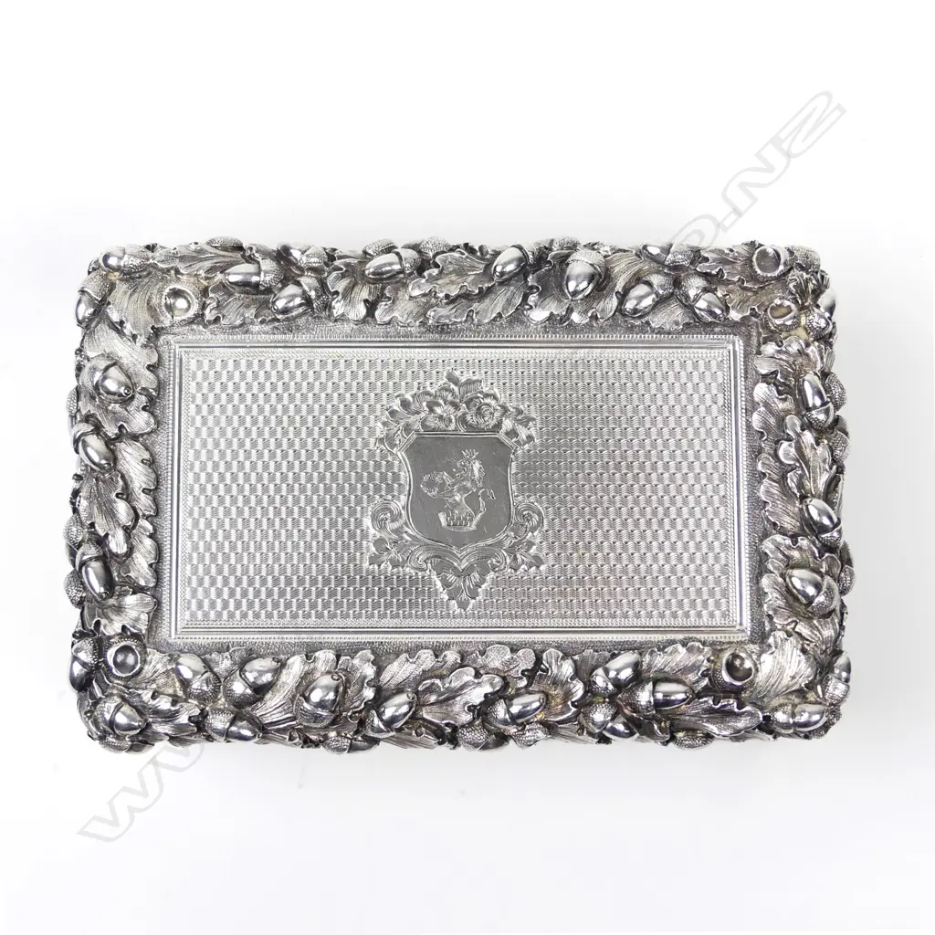 A quality early Victorian heavy silver table snuff box Image 1++