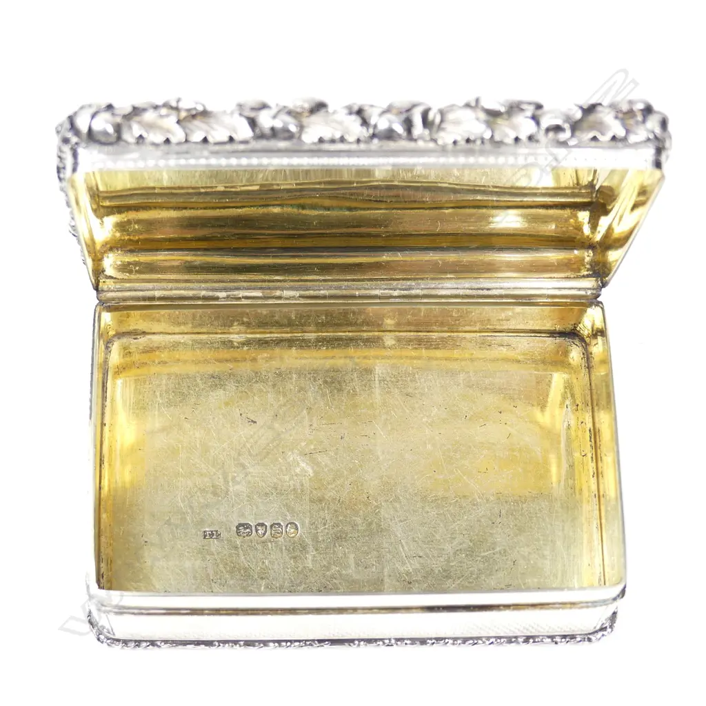 A quality early Victorian heavy silver table snuff box Image 1++