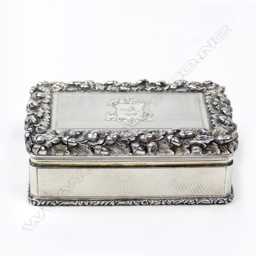 A quality early Victorian heavy silver table snuff box Image 1++