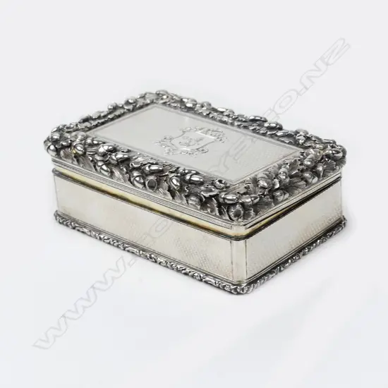 A quality early Victorian heavy silver table snuff box