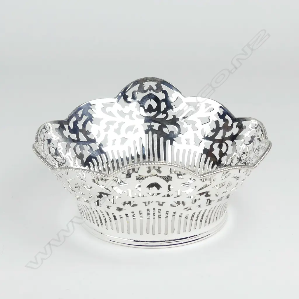 An early 20thC .835 European silver basket Image 1++