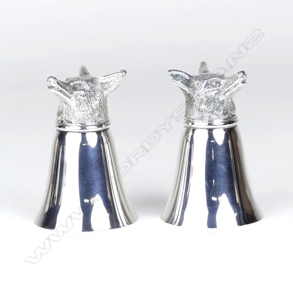 A pair of boxed Garrard & Co. silver plate stirrup cups Image 1++