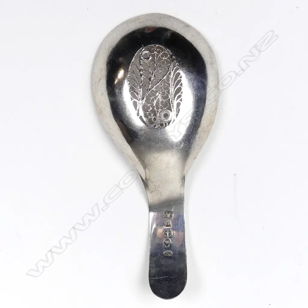 A rare George III silver caddy spoon Image 1++