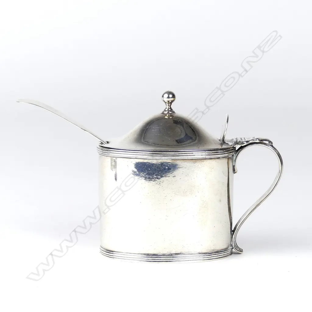 A George III silver mustard pot Image 1++