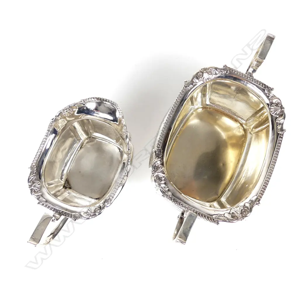 A pair of George IV Irish silver sugar bowl and cream jug Image 1++