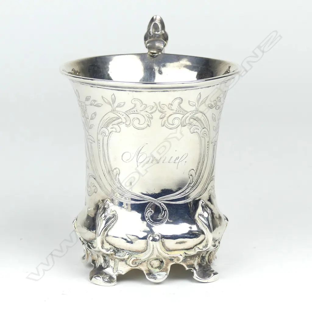 A Victorian silver christening mug Image 1++