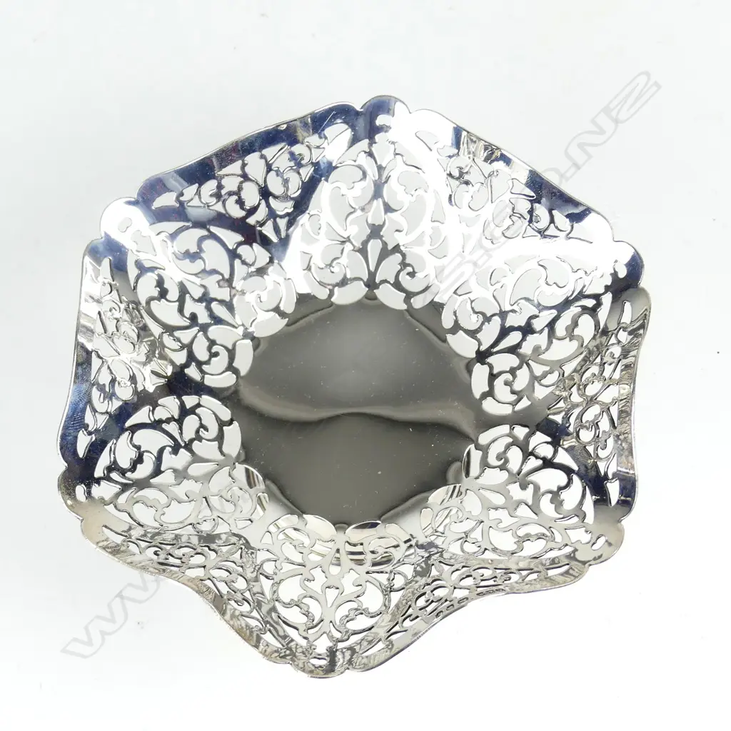 A c.1960 silver pierced pedestal bonbon dish Image 1++