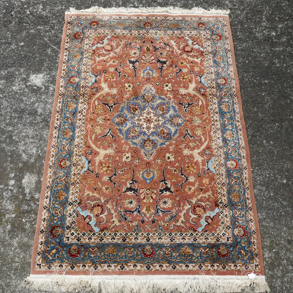 A silk and mercerised cotton hand knotted rug Image 1++