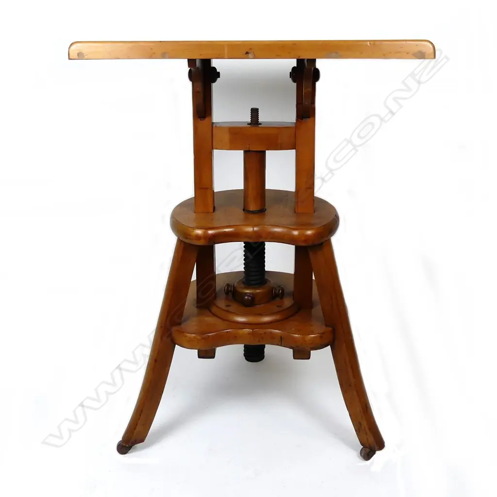 An uncommon colonial New Zealand sculptor's table or artist's easel Image 1++