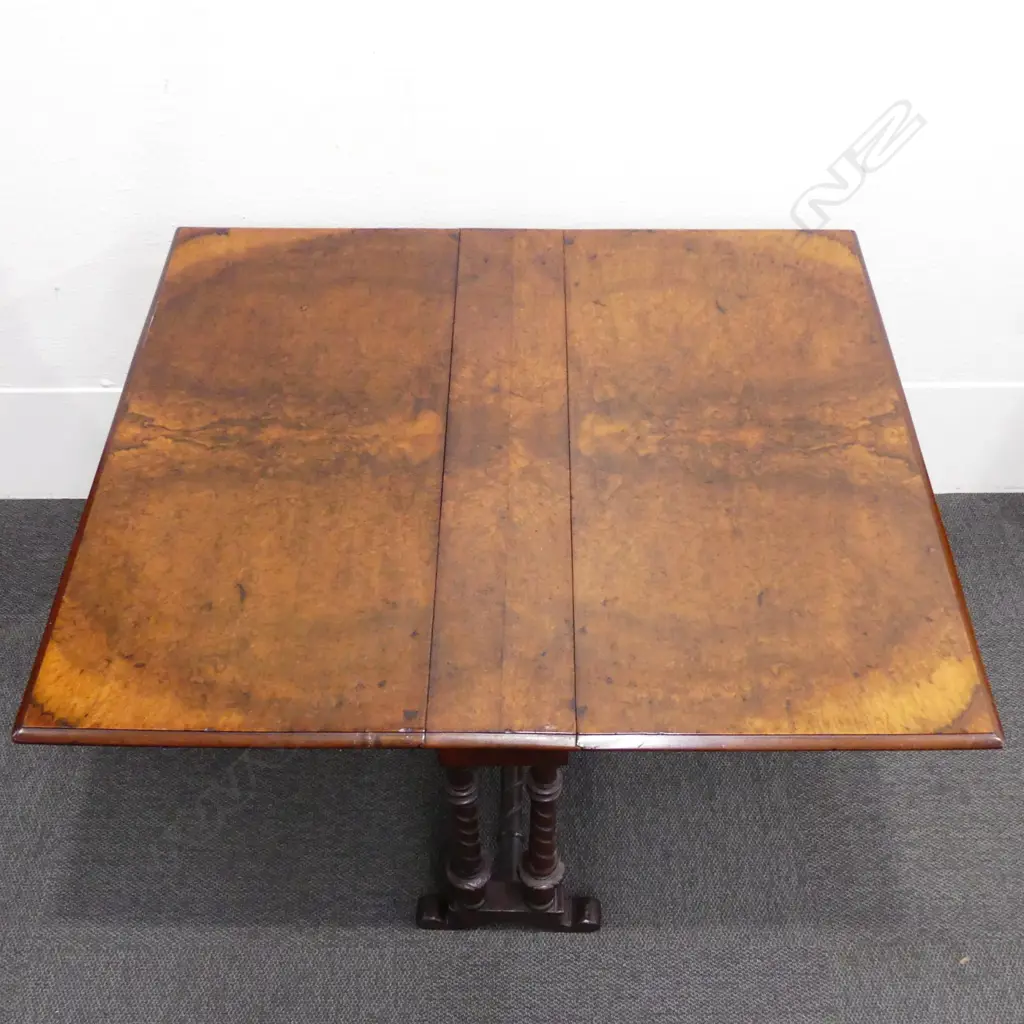 A Victorian figured walnut Sutherland table Image 1++