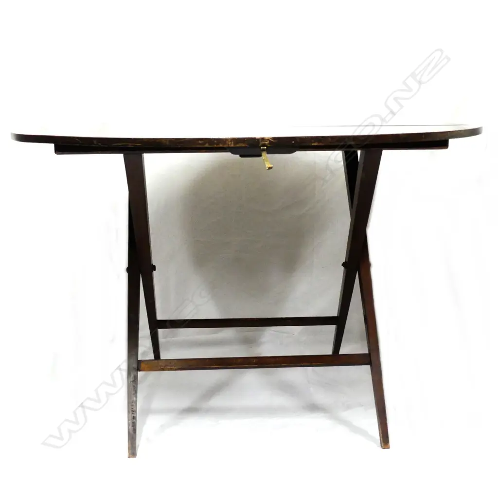 An Edwardian mahogany folding coaching table Image 1++