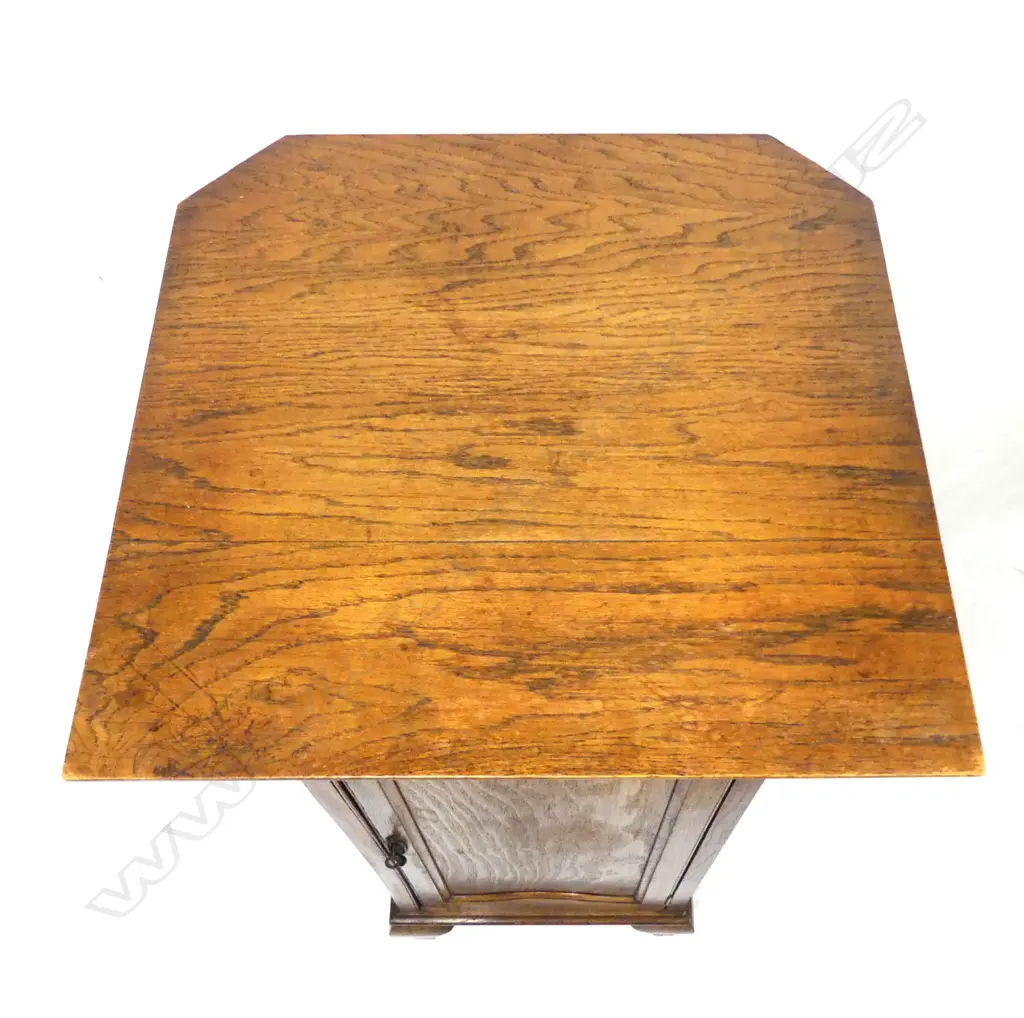 An early 1900s oak gramophone record cabinet Image 1++