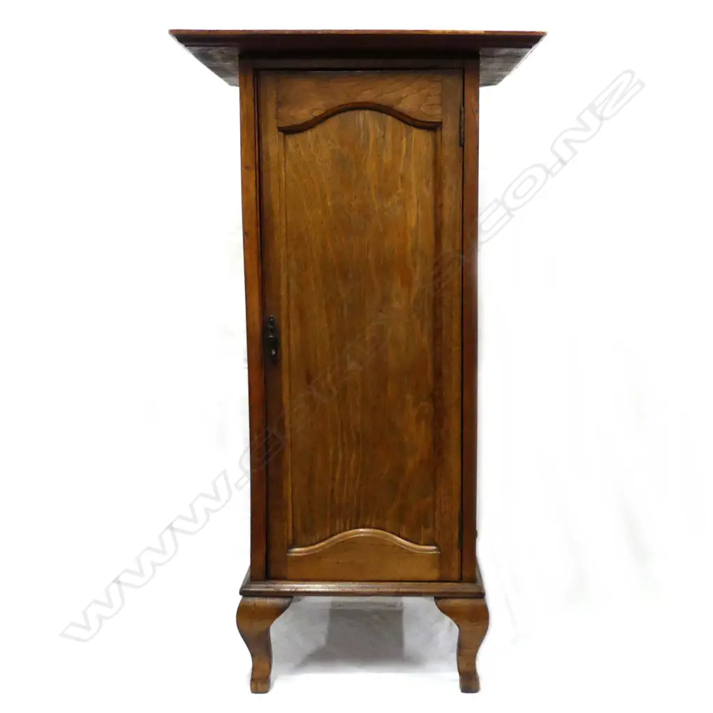 An early 1900s oak gramophone record cabinet Image 1++