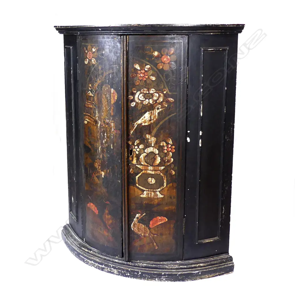 A Georgian style painted corner cabinet Image 1++