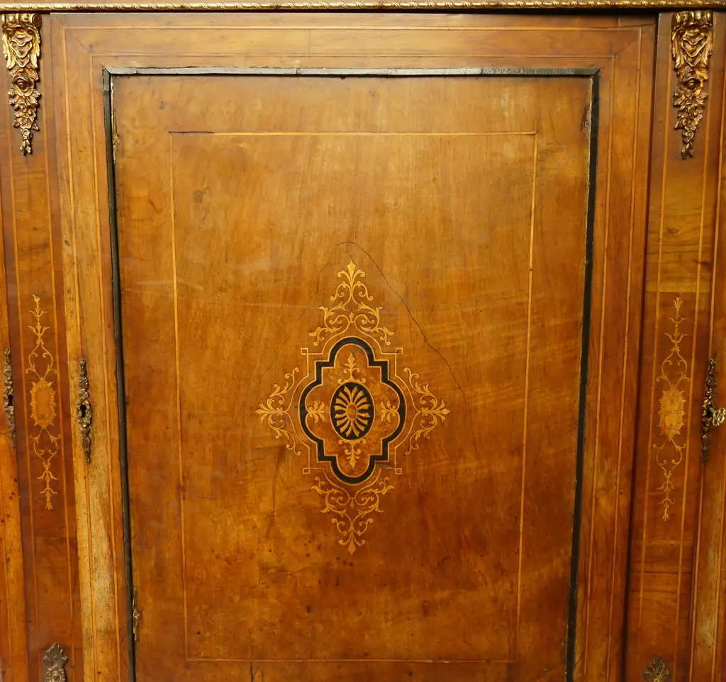 A Victorian walnut credenza Image 1++