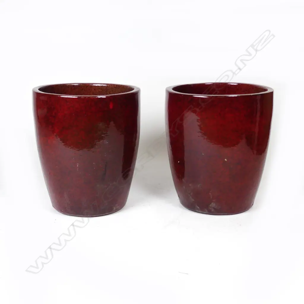 A pair of mottled red crucible form garden pots Image 1++
