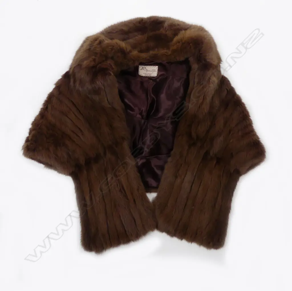 A vintage fur cape Image 1++