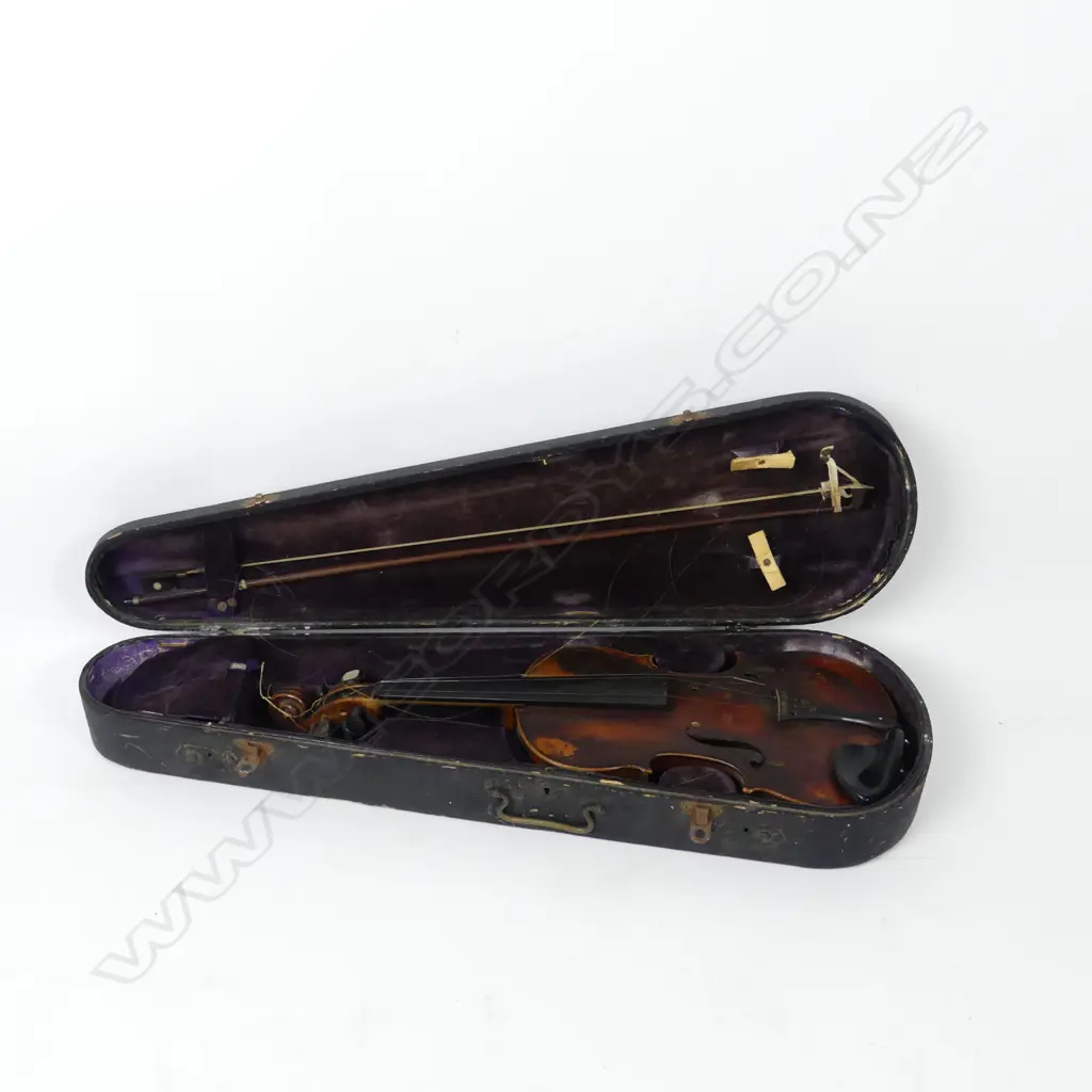 An antique violin with Antonio Stradivarius label Image 1++