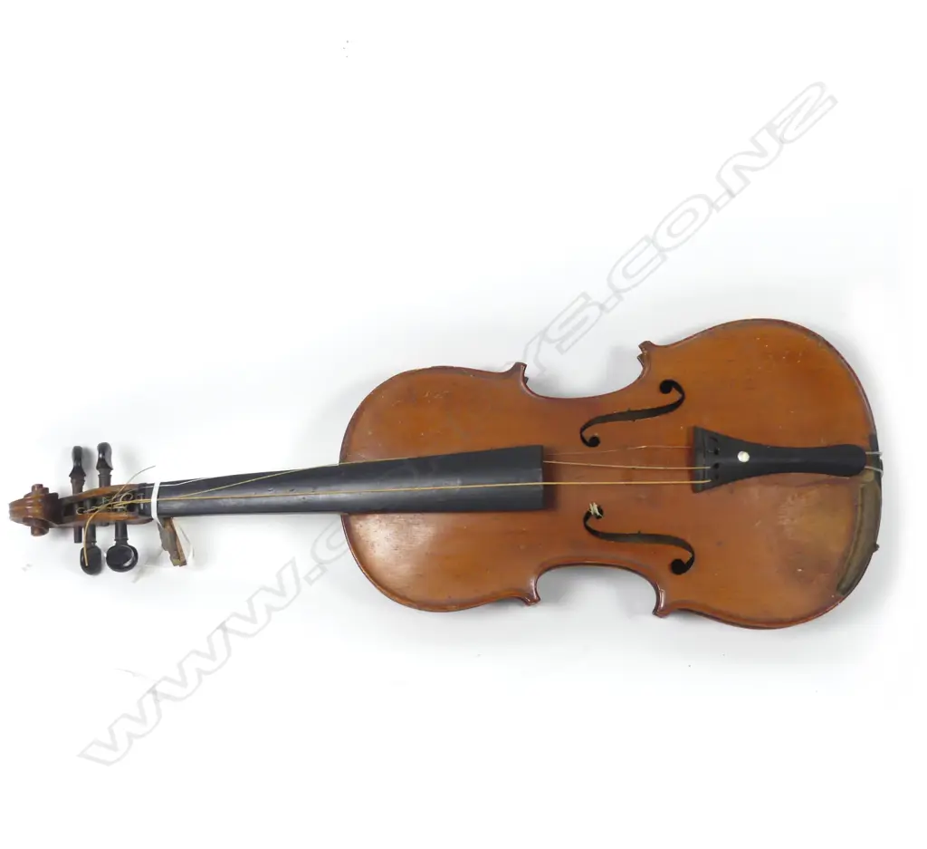 A vintage violin Image 1++