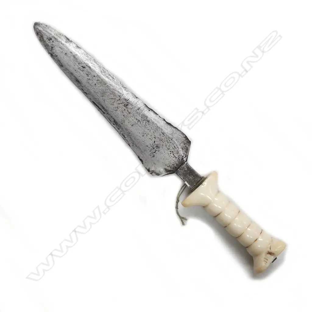 A rare 19thC African Mangbetu dagger Image 1++