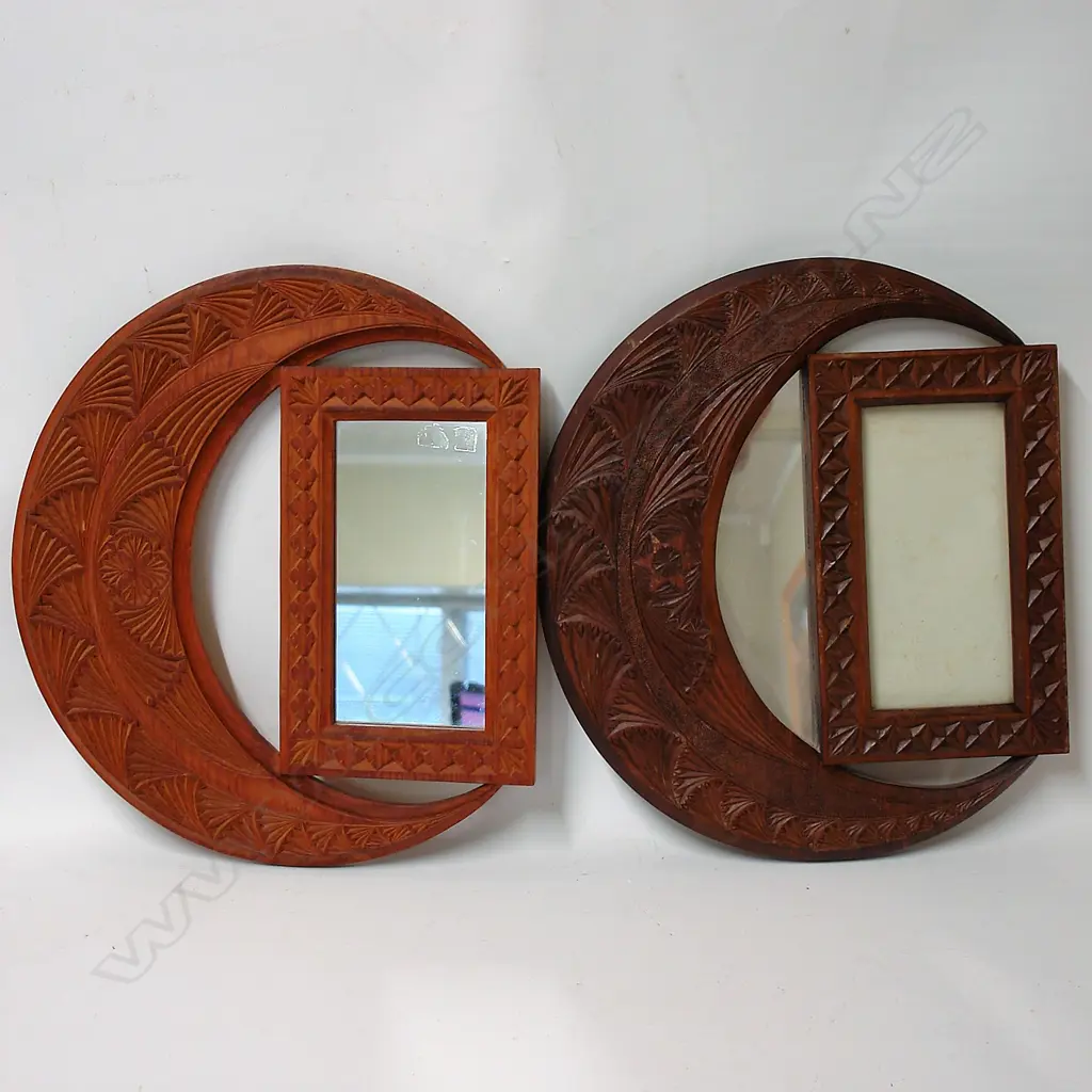 A pair of N.Z. chip art carved frames Image 1++