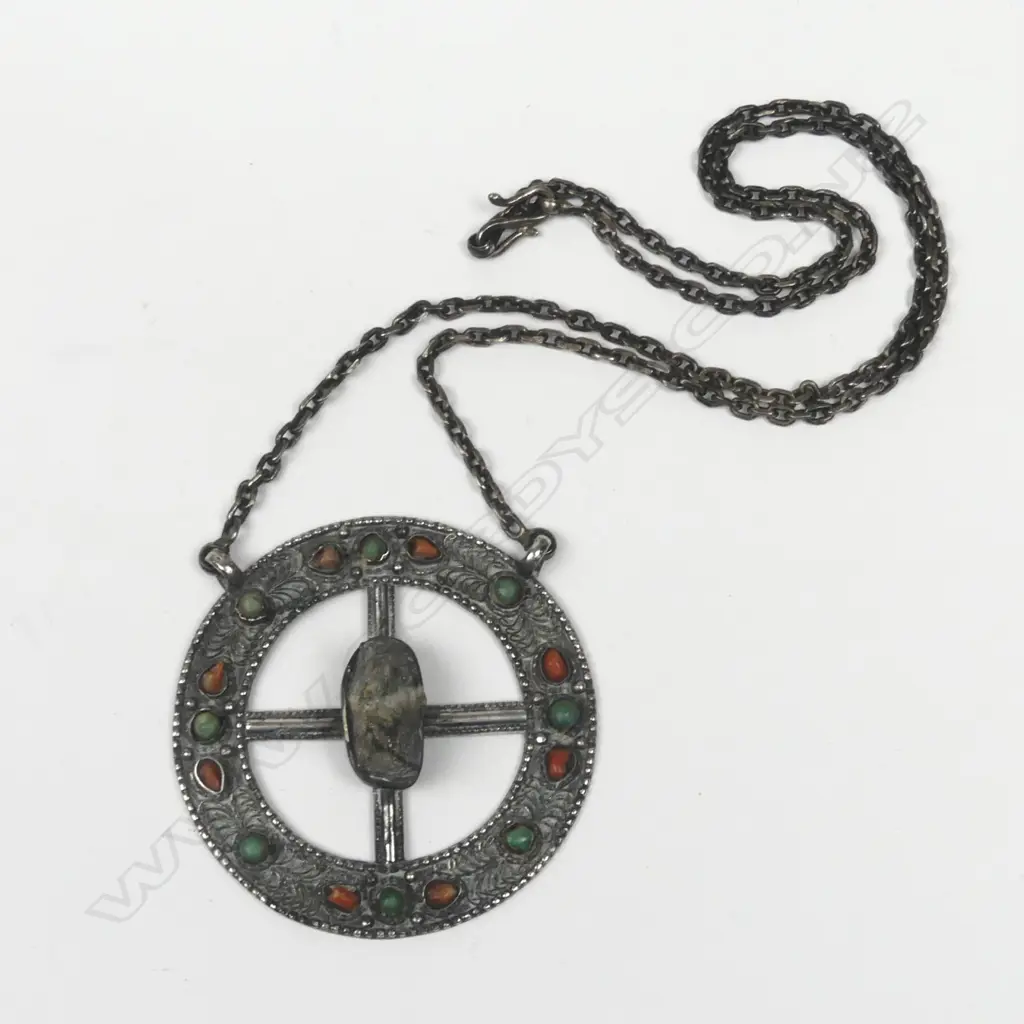 An important and unique memento and collection of archival material associated with Sir Edmund Hillary Image 1++