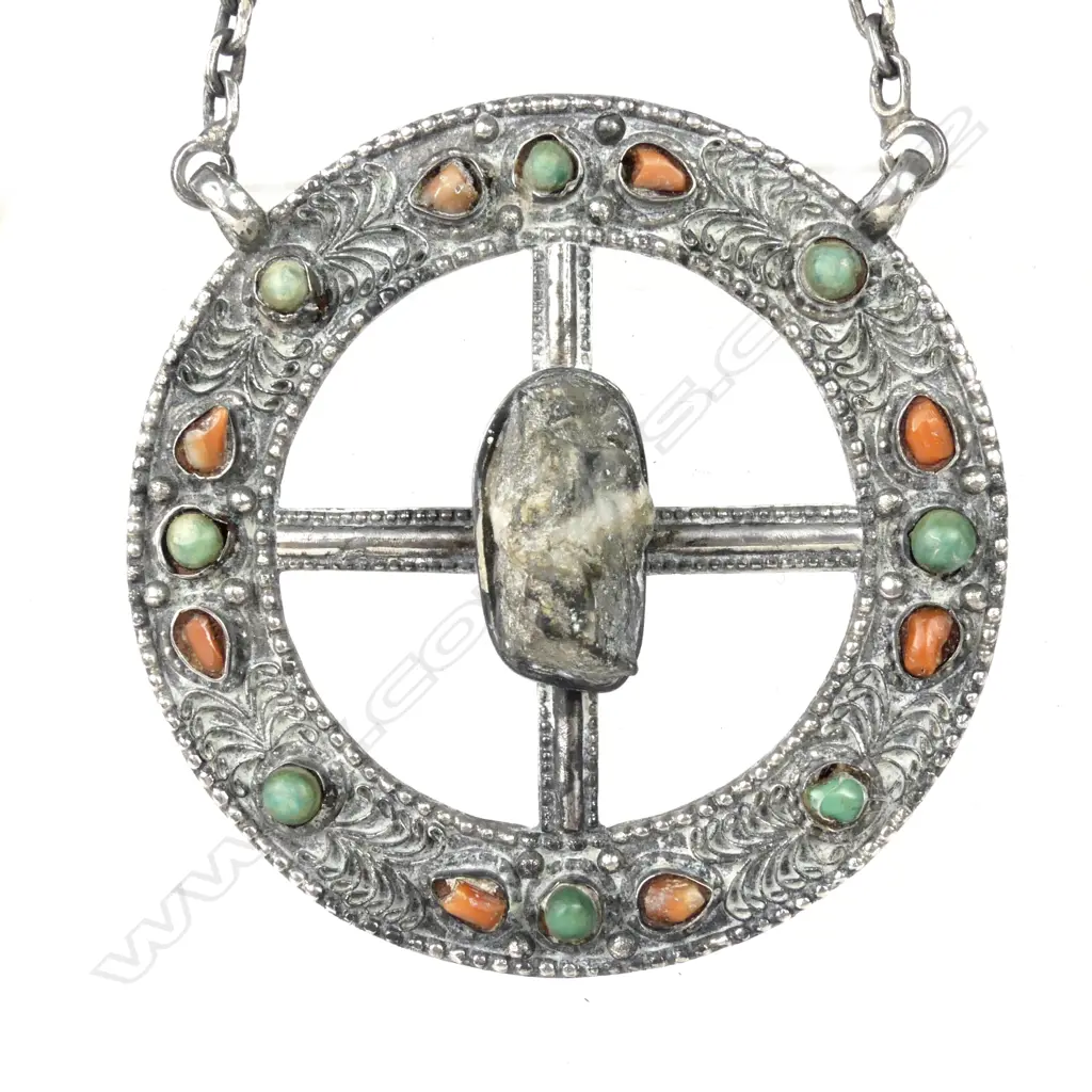 An important and unique memento and collection of archival material associated with Sir Edmund Hillary Image 1++