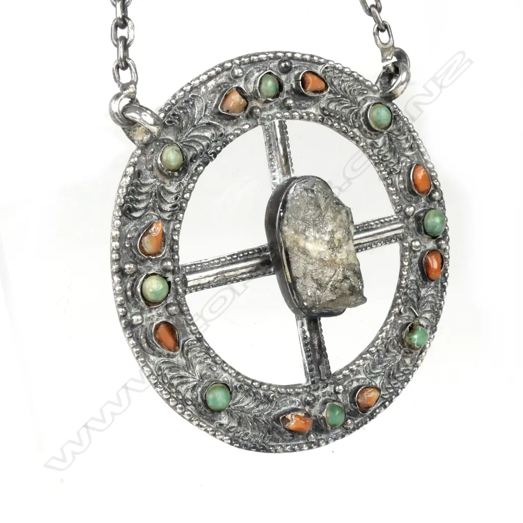 An important and unique memento and collection of archival material associated with Sir Edmund Hillary Image 1++