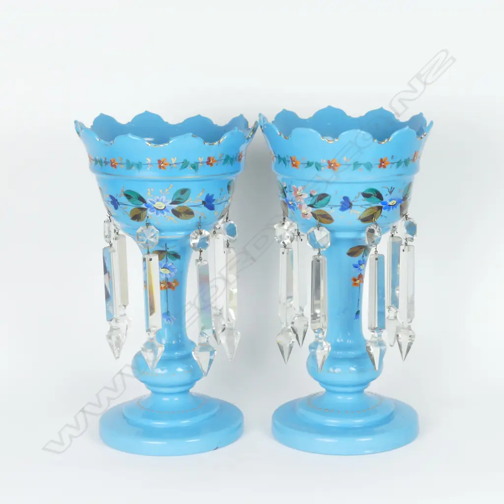 A pair of Victorian glass lustre vases Image 1++