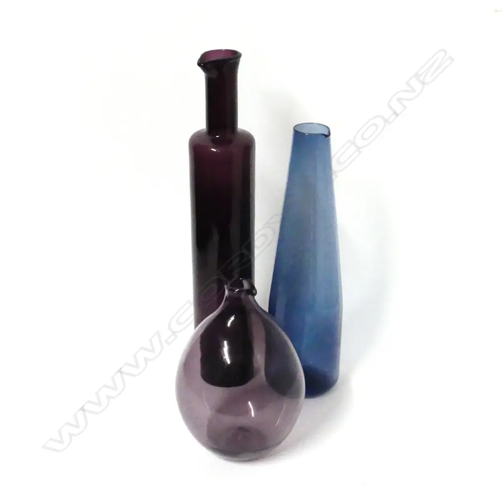 Three Finnish glass carafes by Timo Sarpaneva Image 1++