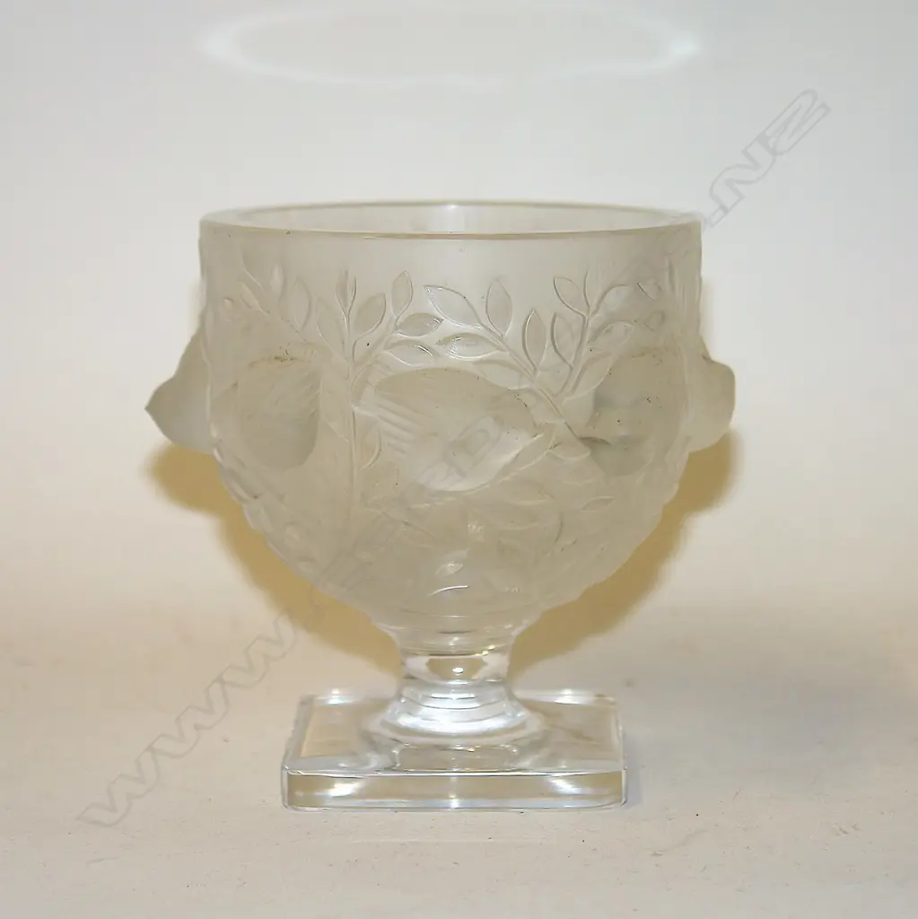 A Lalique crystal 'Elizabeth' pedestal bowl Image 1++