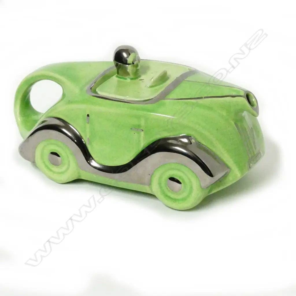 A Sadler green glazed 'T42' Art Deco car teapot Image 1++