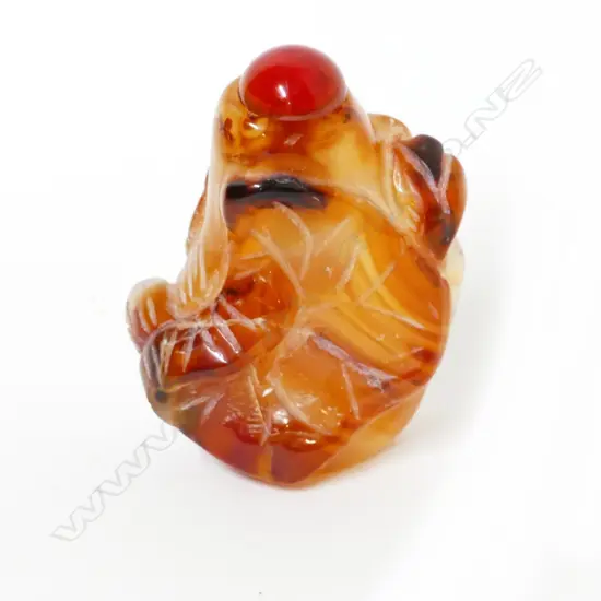 A banded agate snuff bottle