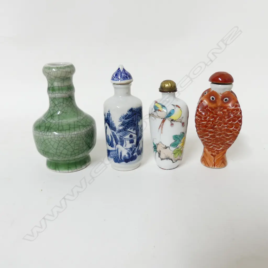 Four Chinese porcelain snuff bottles Image 1++
