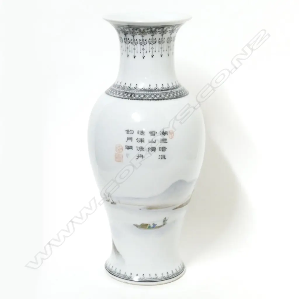 A Chinese porcelain vase Image 1++