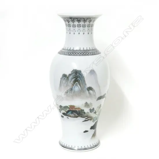 A Chinese porcelain vase