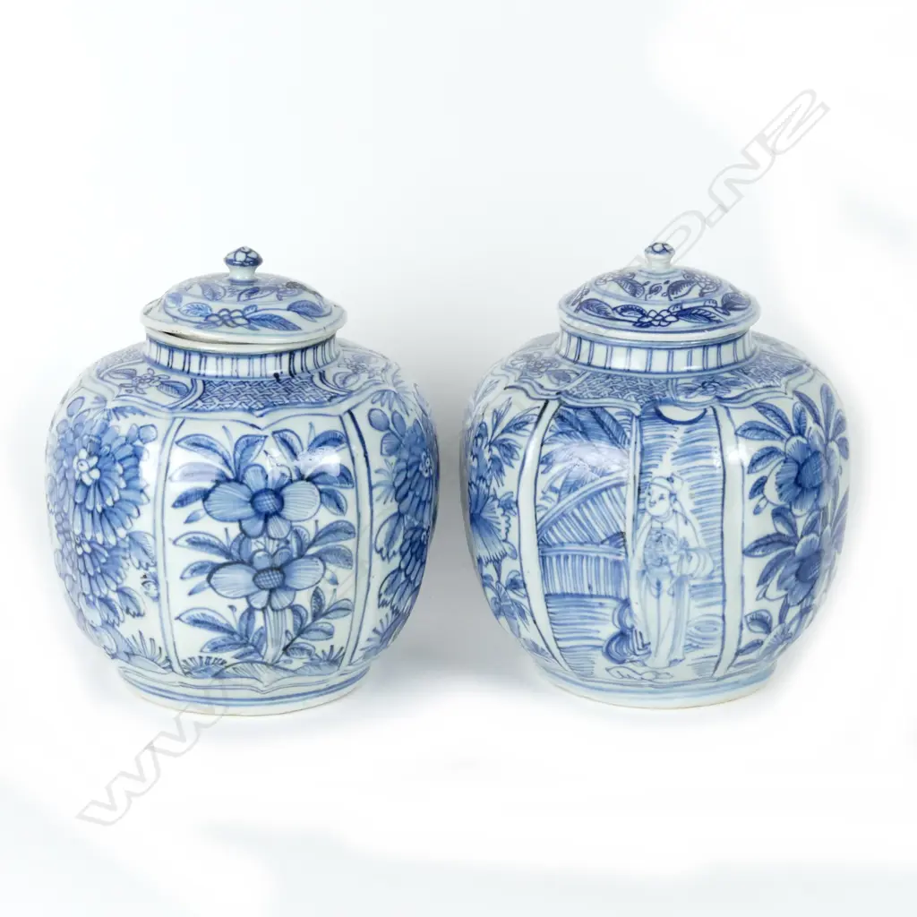 A pair of vintage Chinese lidded blue and white jars Image 1++