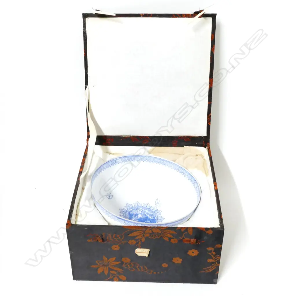 A Chinese fine eggshell porcelain polychrome decorated bowl Image 1++