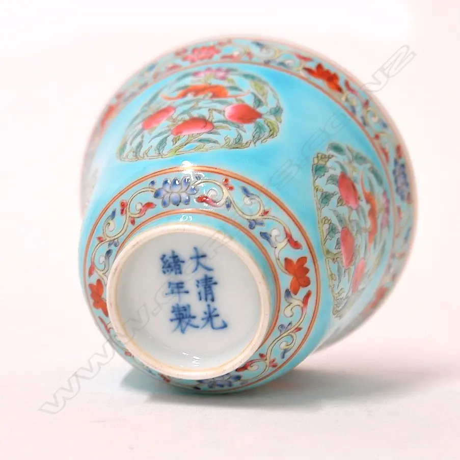 A Chinese turquoise-ground porcelain wine cup Image 1++