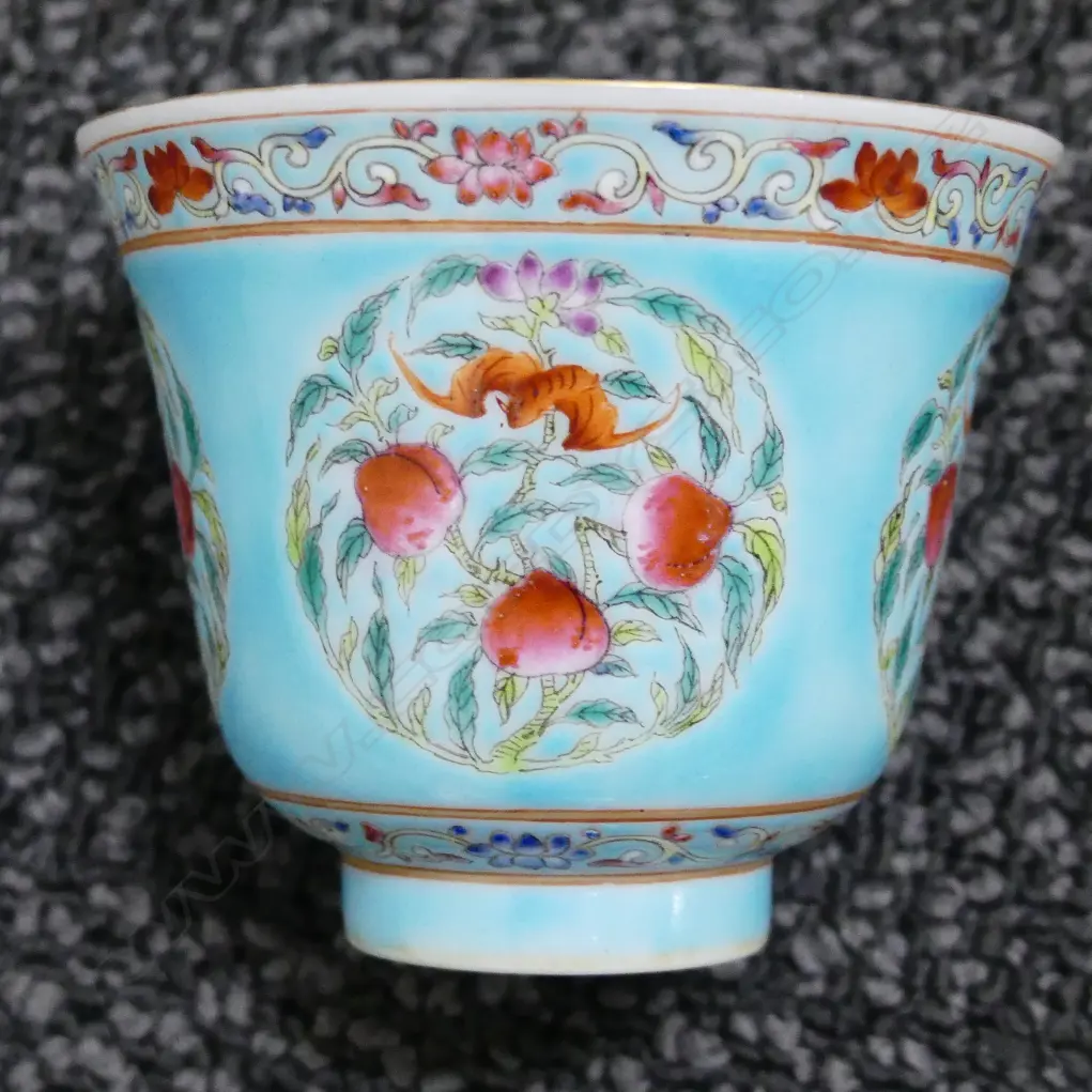 A Chinese turquoise-ground porcelain wine cup Image 1++