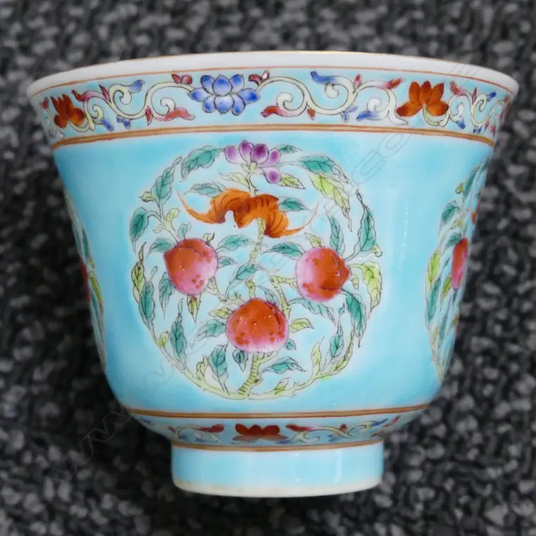 A Chinese turquoise-ground porcelain wine cup Image 1++