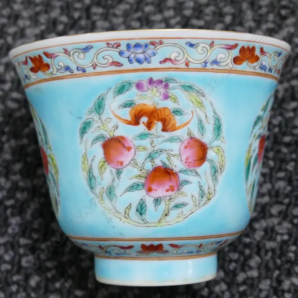 A Chinese turquoise-ground porcelain wine cup Image 1++