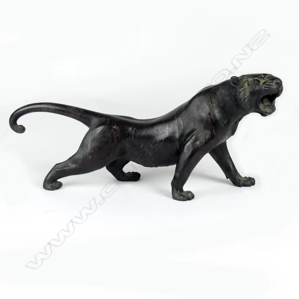 A fine Japanese Meiji period bronze of a tigress Image 1++