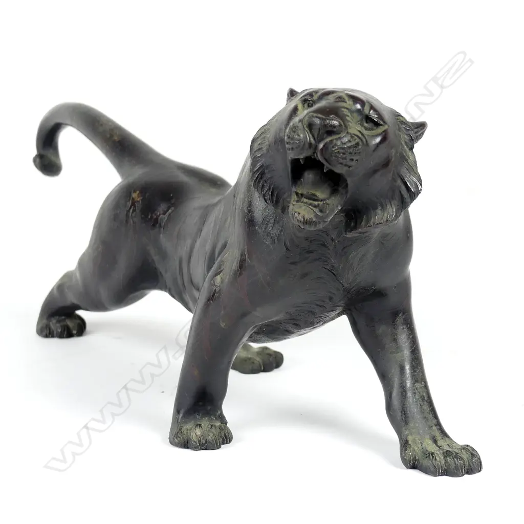 A fine Japanese Meiji period bronze of a tigress Image 1++