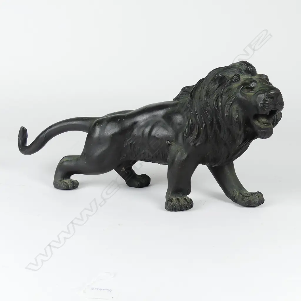 A good Japanese Meiji period bronze of a lion Image 1++