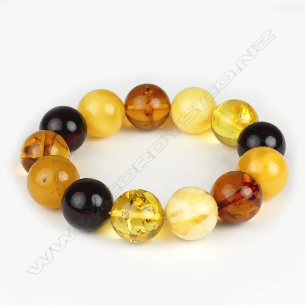 A various amber bead bracelet Image 1++