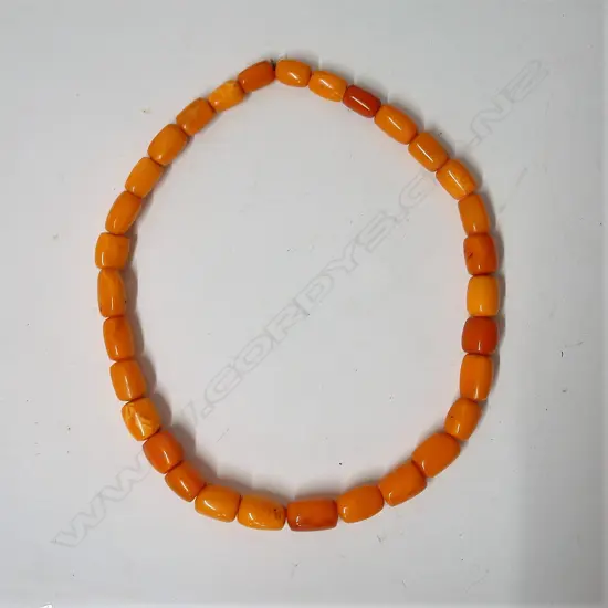 A vintage butterscotch amber graduated bead necklace