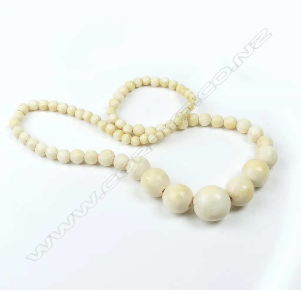 A vintage ivory bead necklace Image 1++